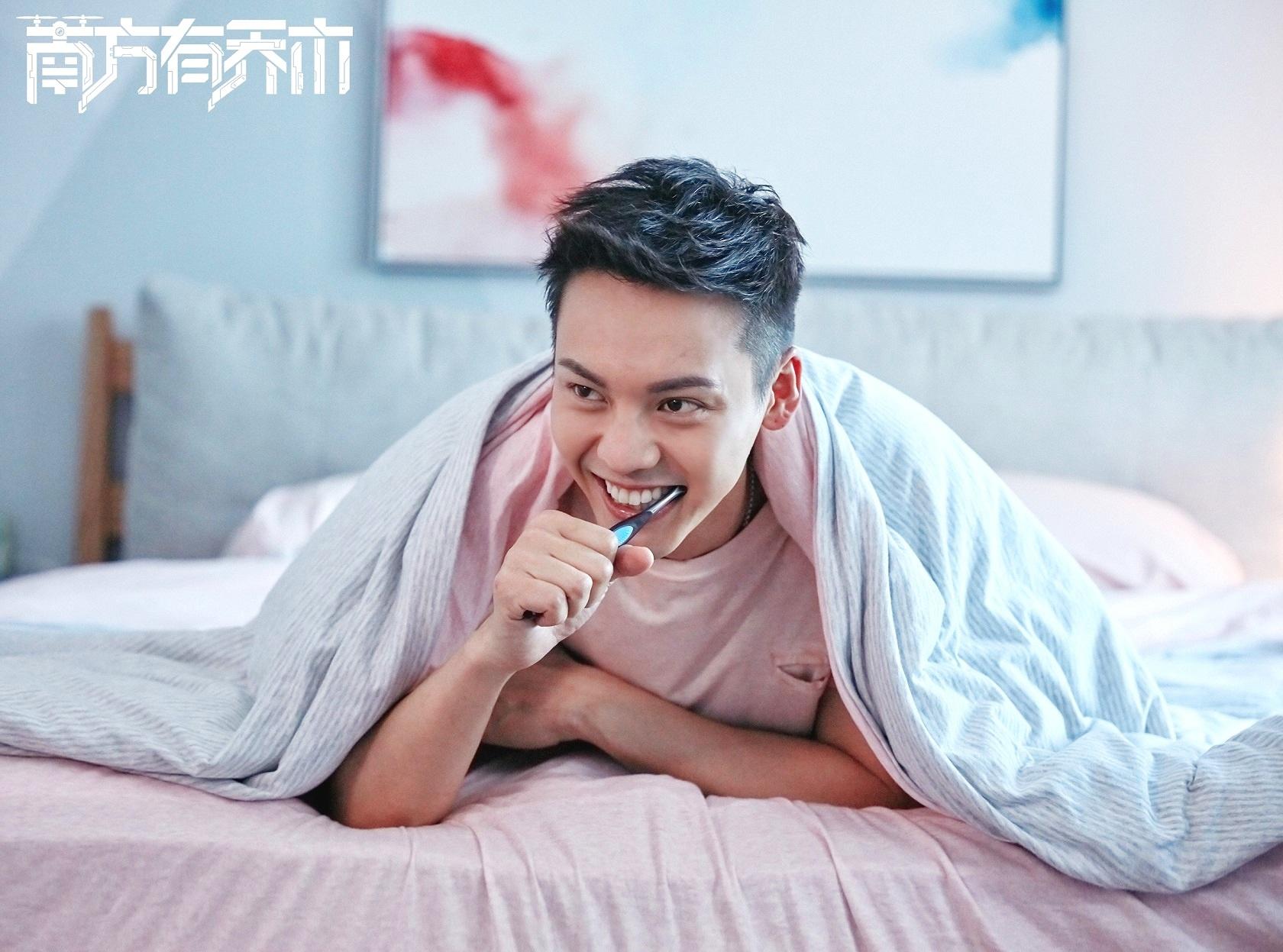 陈伟霆拍戏抱秦海璐,陈伟霆第一次见秦海璐