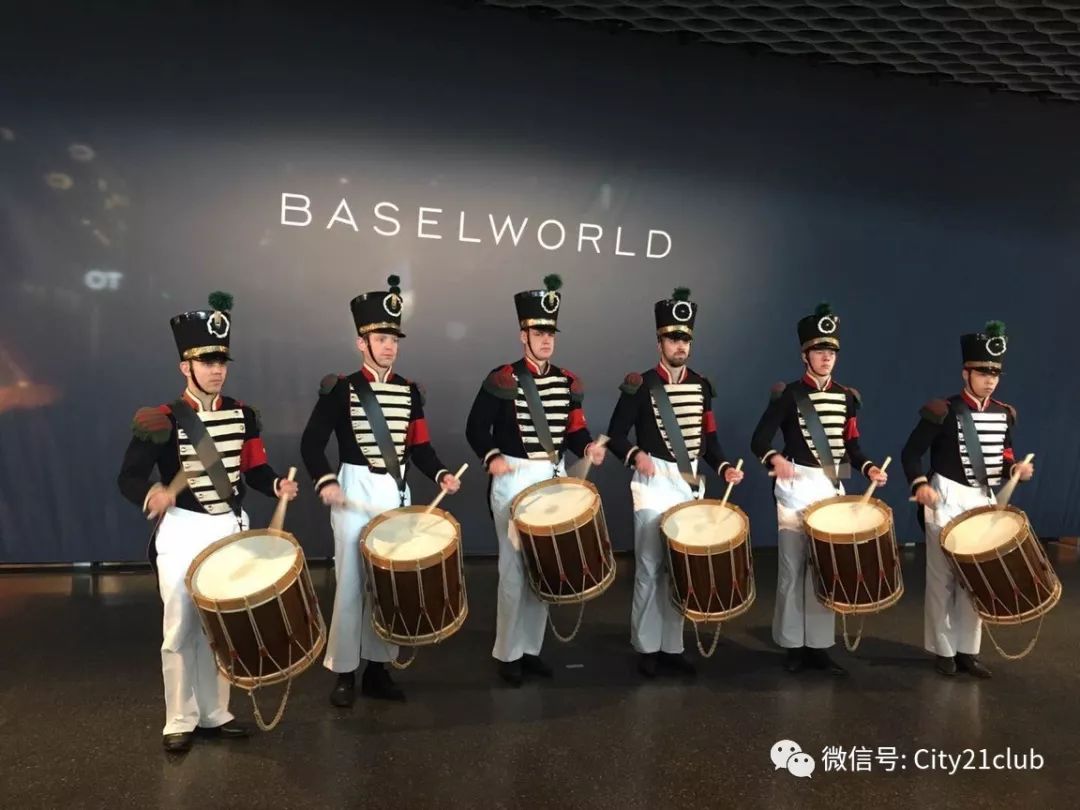 世间的所有相遇都是久别重逢粤语,世间的久别重逢都是不期而遇