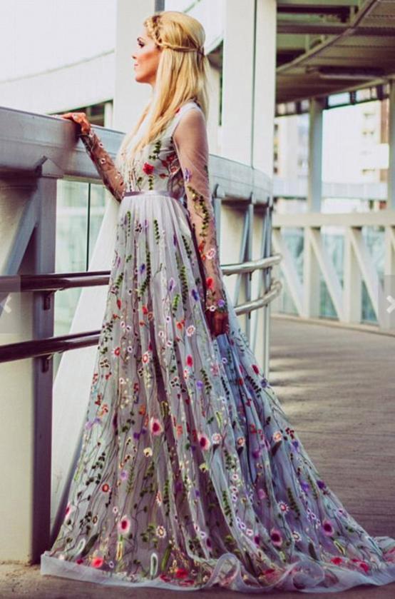 Etsy发布2018年Top婚礼用品趋势预测,斗篷式婚纱最近很火!