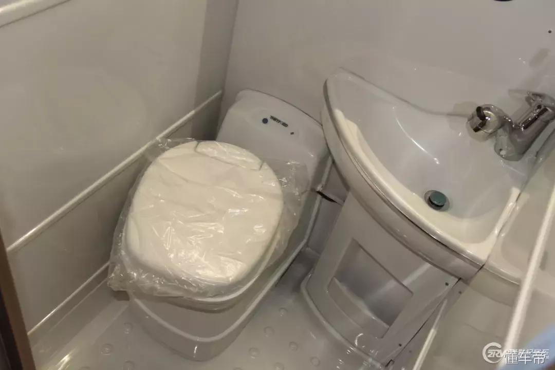 32万买房车,42万块钱买了一辆房车自驾游