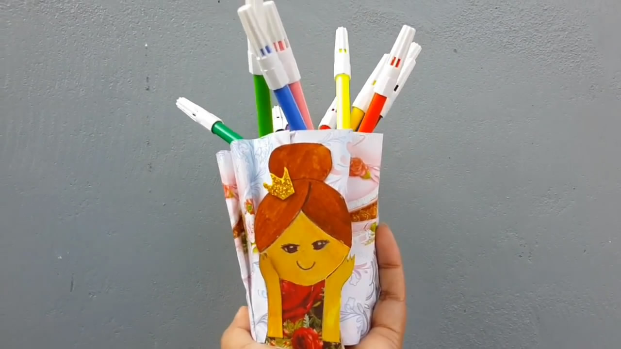 塑料瓶制作笔筒又简单又漂亮,废物利用塑料瓶自制笔筒简单好看