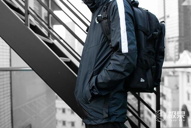 首发试穿顺丰×耐克定制快递服：能配它的只有特斯拉定制三蹦子！