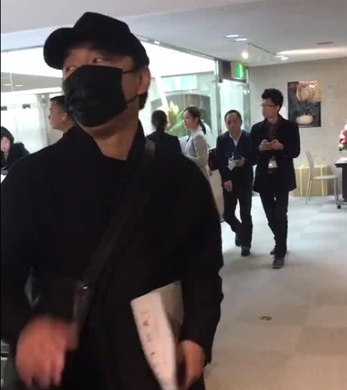 黄渤偷偷跑到日本买中国古画，最低100万一幅自身也是画画高手