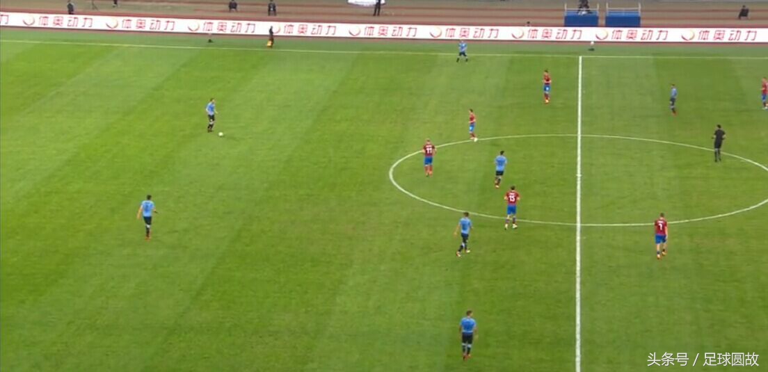 卡瓦尼的倒挂金钩非常漂亮！网友：精准跑位无愧世界一流前锋