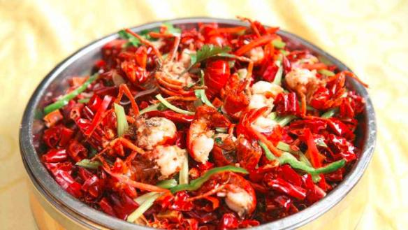 小龙虾清洗是用小苏打还是食用碱,餐饮店是如何大批量清洗小龙虾