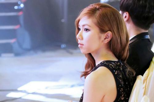 邓紫棋为什么在演唱会上面哭,邓紫棋演唱会台上崩溃痛哭