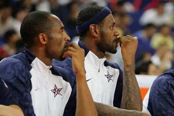 NBA球员也有重口味!有人不洗袜子熏死人,库里还是个恋足癖