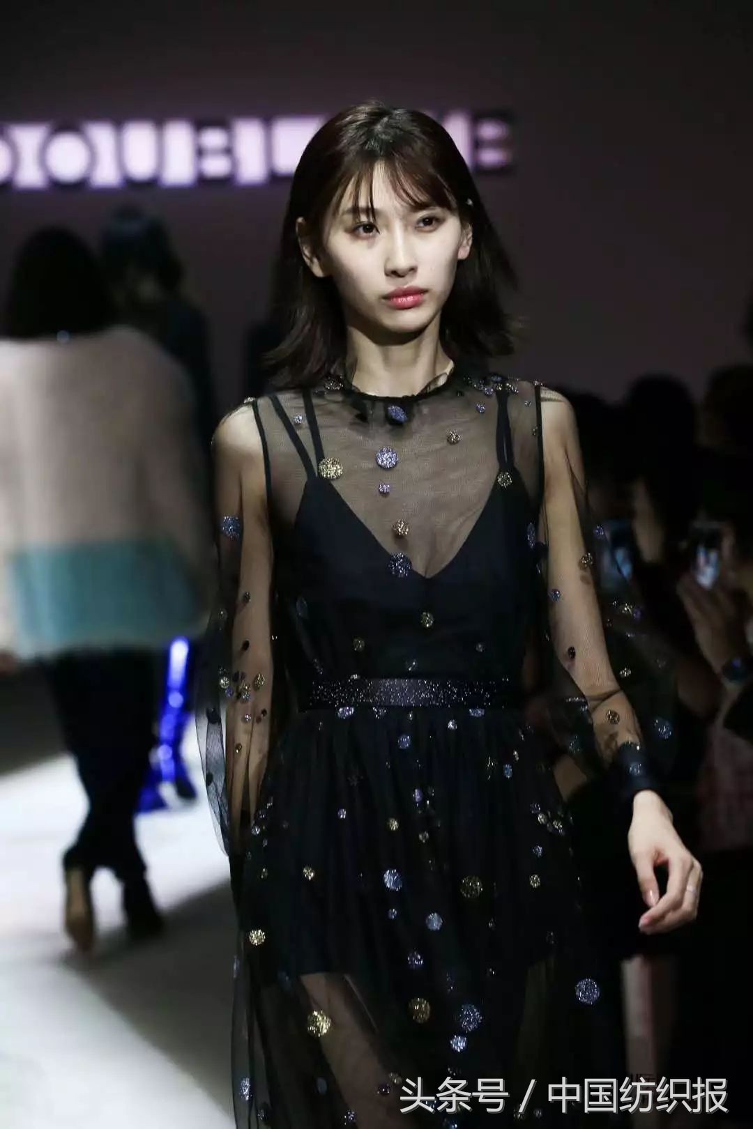 从职场玩到生活的穿衣搭配,雅莹时尚女装