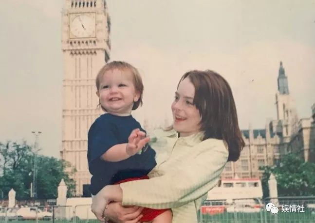 史上最美童星，母亲推她入深渊，父亲靠卖她的负面挣钱，