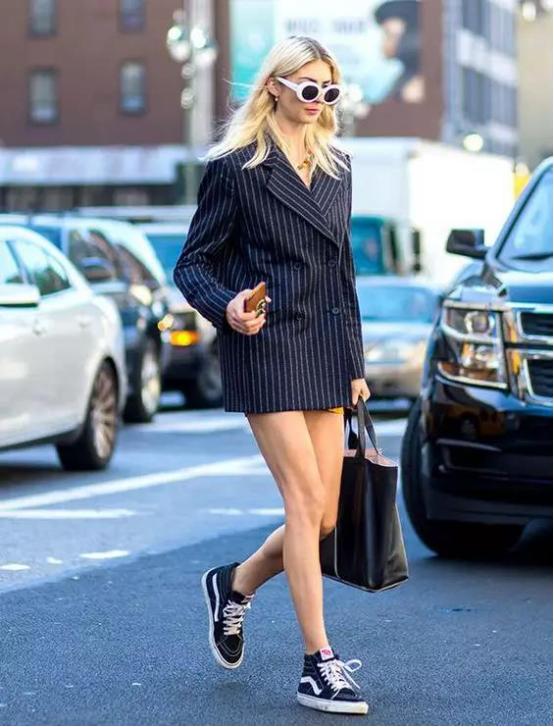 舒适又百搭的帆布鞋怎么穿都好看,帆布鞋时尚又百搭上脚特别好看