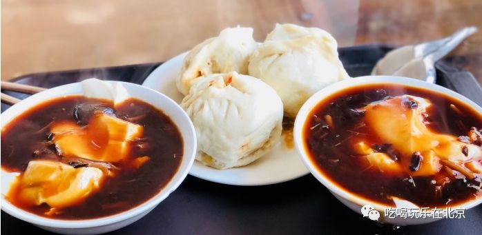 这么low的店，竟然这么多人抢着去吃