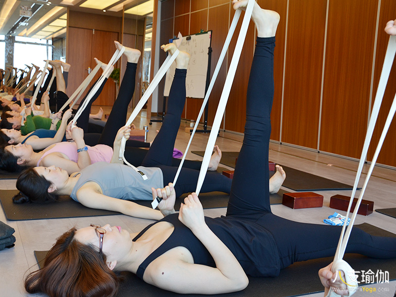 瑜伽教练培训班多少学费,瑜伽教练培训教程报名费多少