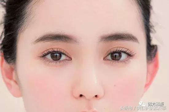 bb霜涂在脸上浮粉怎么回事,粉浮在脸上是怎么回事