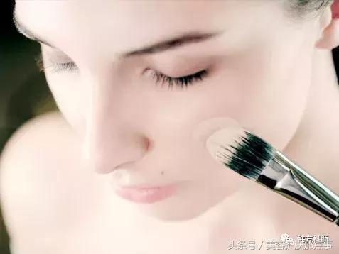 bb霜涂在脸上浮粉怎么回事,粉浮在脸上是怎么回事