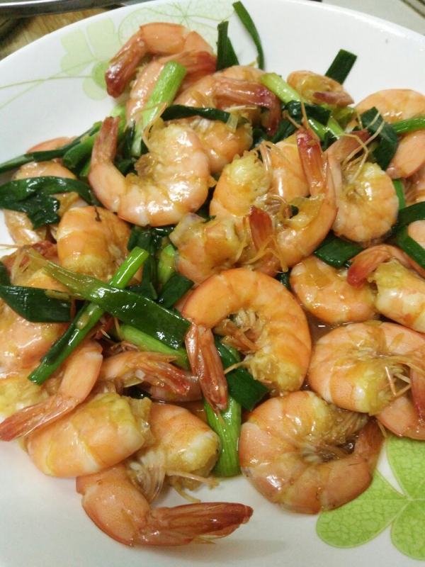 往虾里面加这个，挑食的孩子一下子吃了两碗米饭，一出锅就抢光