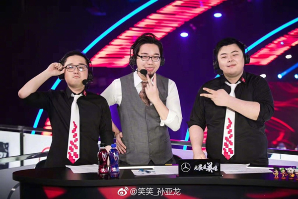 解说长毛“谦让”行为赢得粉丝赞扬！笑笑发文自愿给其“辅助”！