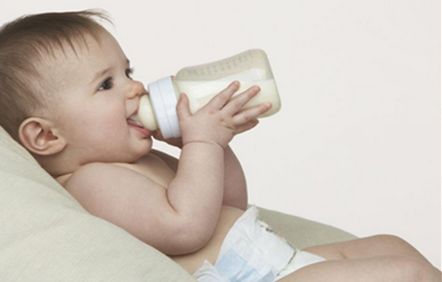 夜间给宝宝喂奶,夜晚给宝宝喂几次奶合适