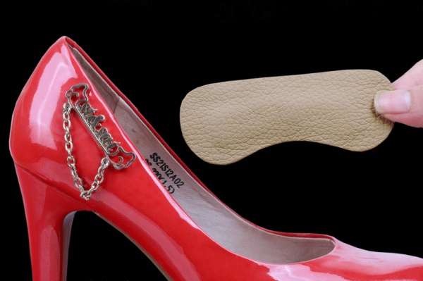 高跟鞋磨脚怎么办家常小妙招,穿高跟鞋磨脚趾头有什么好妙招