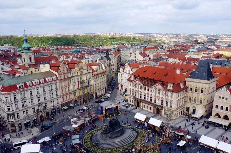 银行卡钱被盗保险怎么赔,银行卡在境外被盗刷该谁理赔