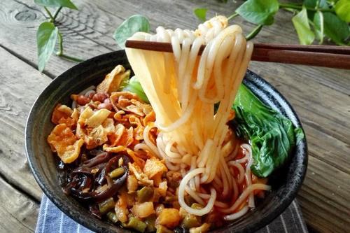 酸辣粉跟螺蛳粉为什么受欢迎,酸辣粉和螺蛳粉的不同