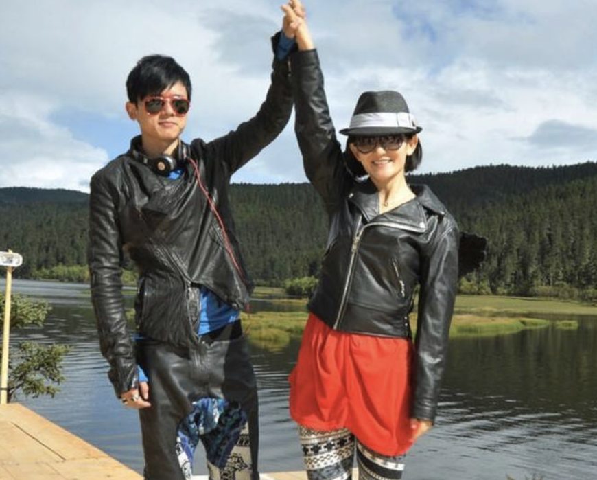 井柏然倪妮甜蜜情侣装,最喜欢哪位明星的穿搭风格