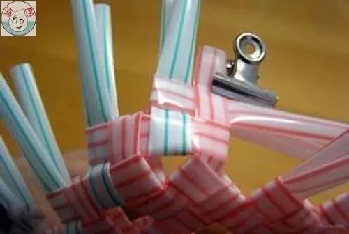 塑料带手工编织篮子收纳筐,塑料袋收纳筐