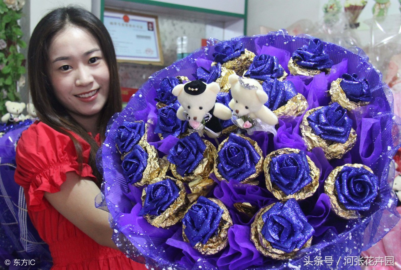 蓝玫瑰和红玫瑰有什么区别,蓝玫瑰蓝色妖姬的花语及含义解析