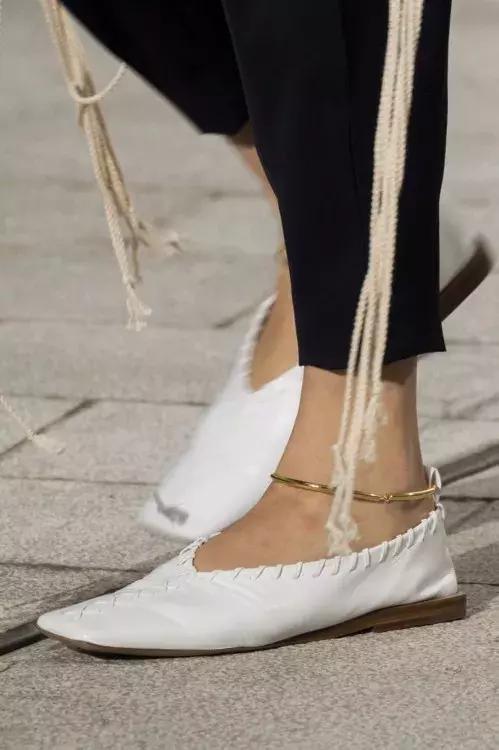 春夏小白鞋新款2022爆款百搭,百搭厚底小白鞋春夏