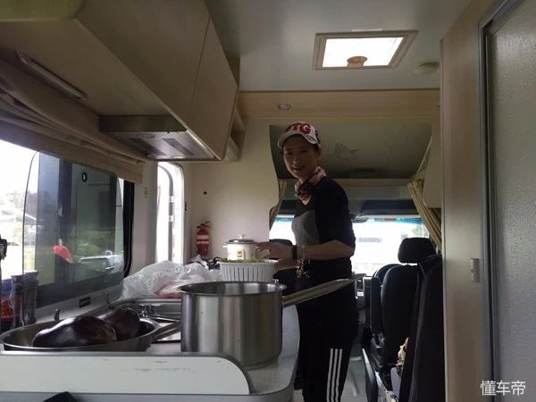 房车自驾游各国的真实生活,自驾环游世界的房车有多漂亮