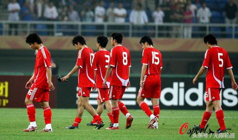 踢了好几年球都没得到一个冠军,为什么02年前中国足球那么强