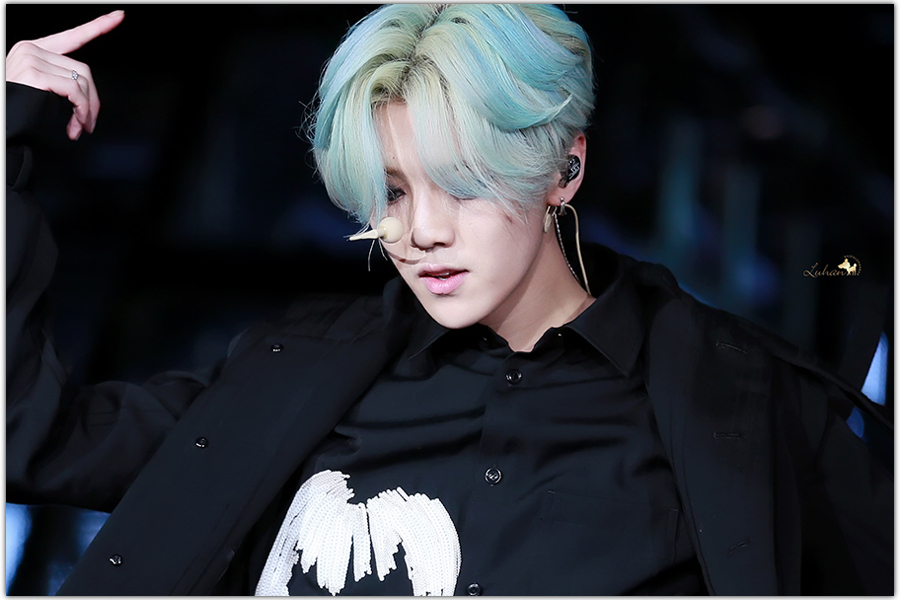 鹿晗的父母长什么样子的,鹿晗的爸爸妈妈是什么样子的