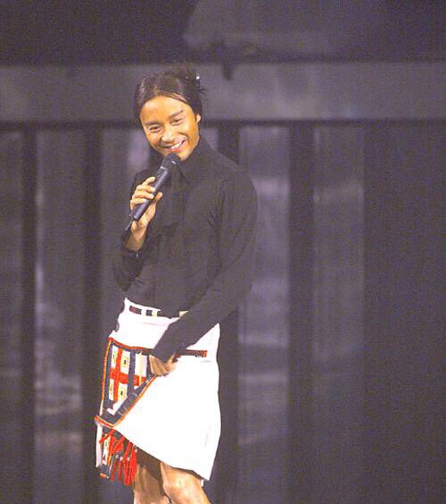 张国荣虽已故多年,但有一点,国际时尚圈依然在争相效仿