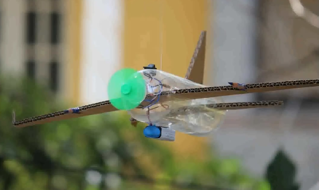单桨飞机手工制作,用瓶子怎么做微型飞机