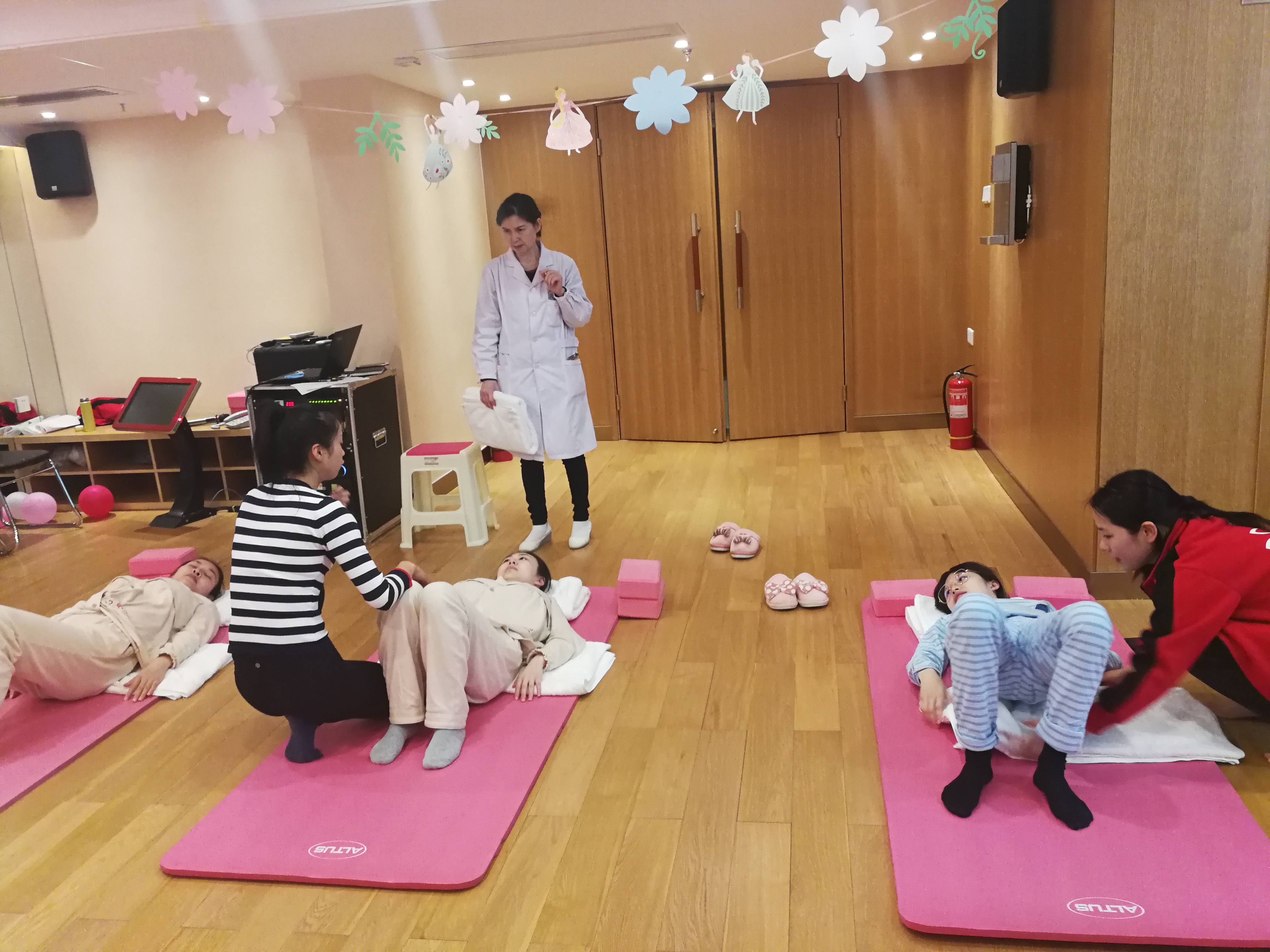 产后肥胖多久可以恢复正常,产后妈妈大肚子修复