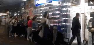 天没亮就来排队,天没亮就出门排队