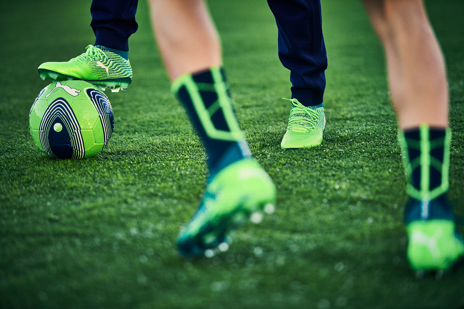 puma全新战靴,puma足球鞋代言球星格列兹曼