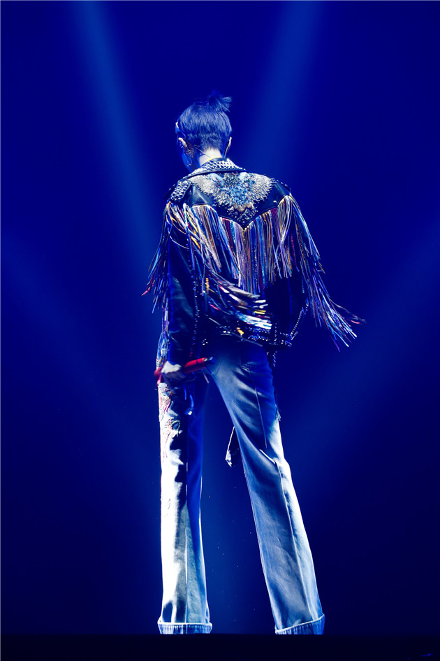 李宇春高定2022,回忆2018年李宇春的演唱会