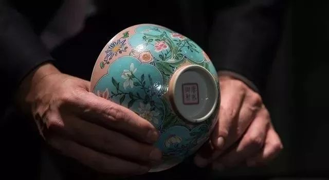 苏富比康熙紫檀双柜拍卖,苏富比康熙五彩杯