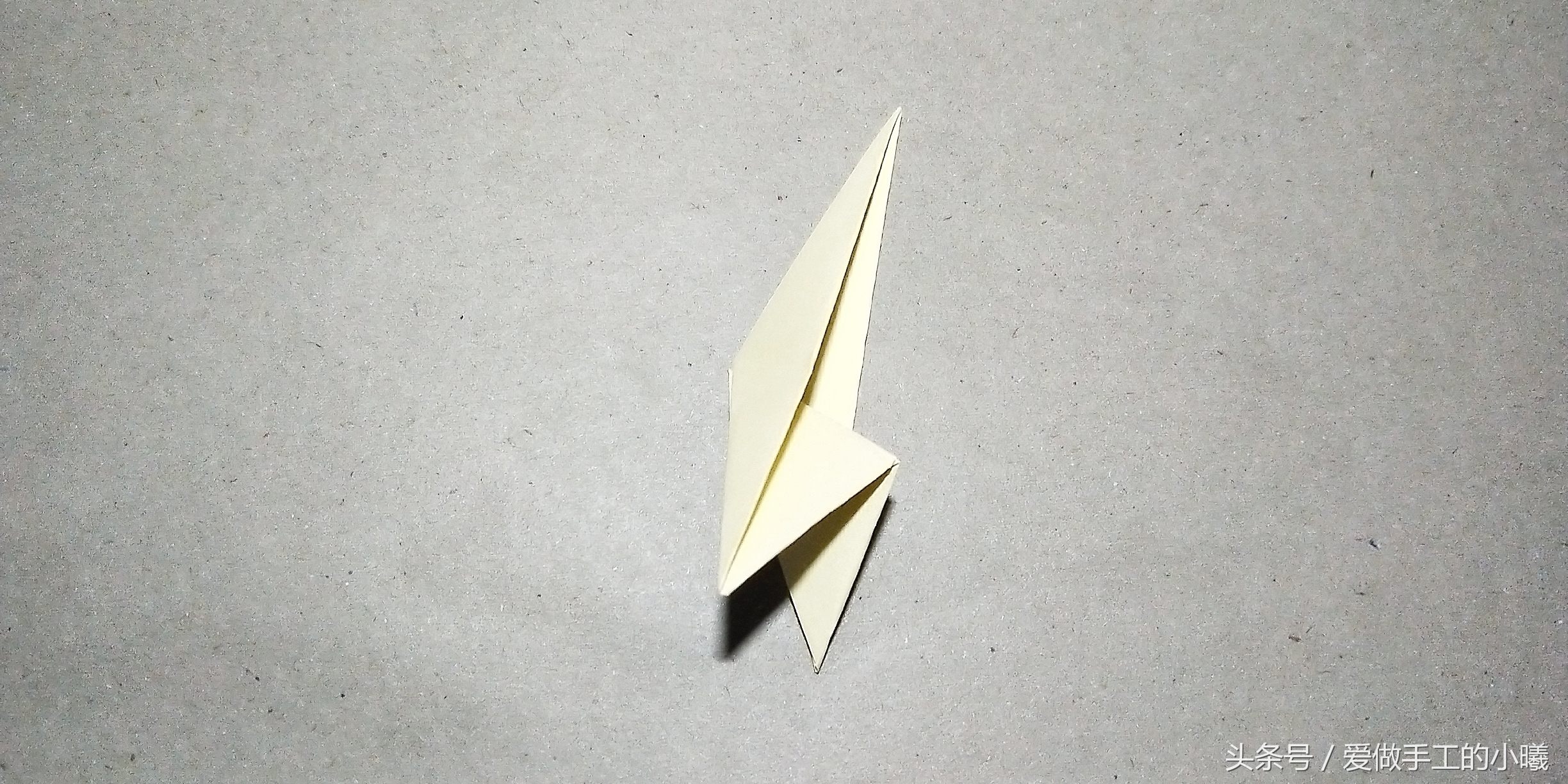 回旋飞镖折纸简单版,折纸风火轮飞镖方法