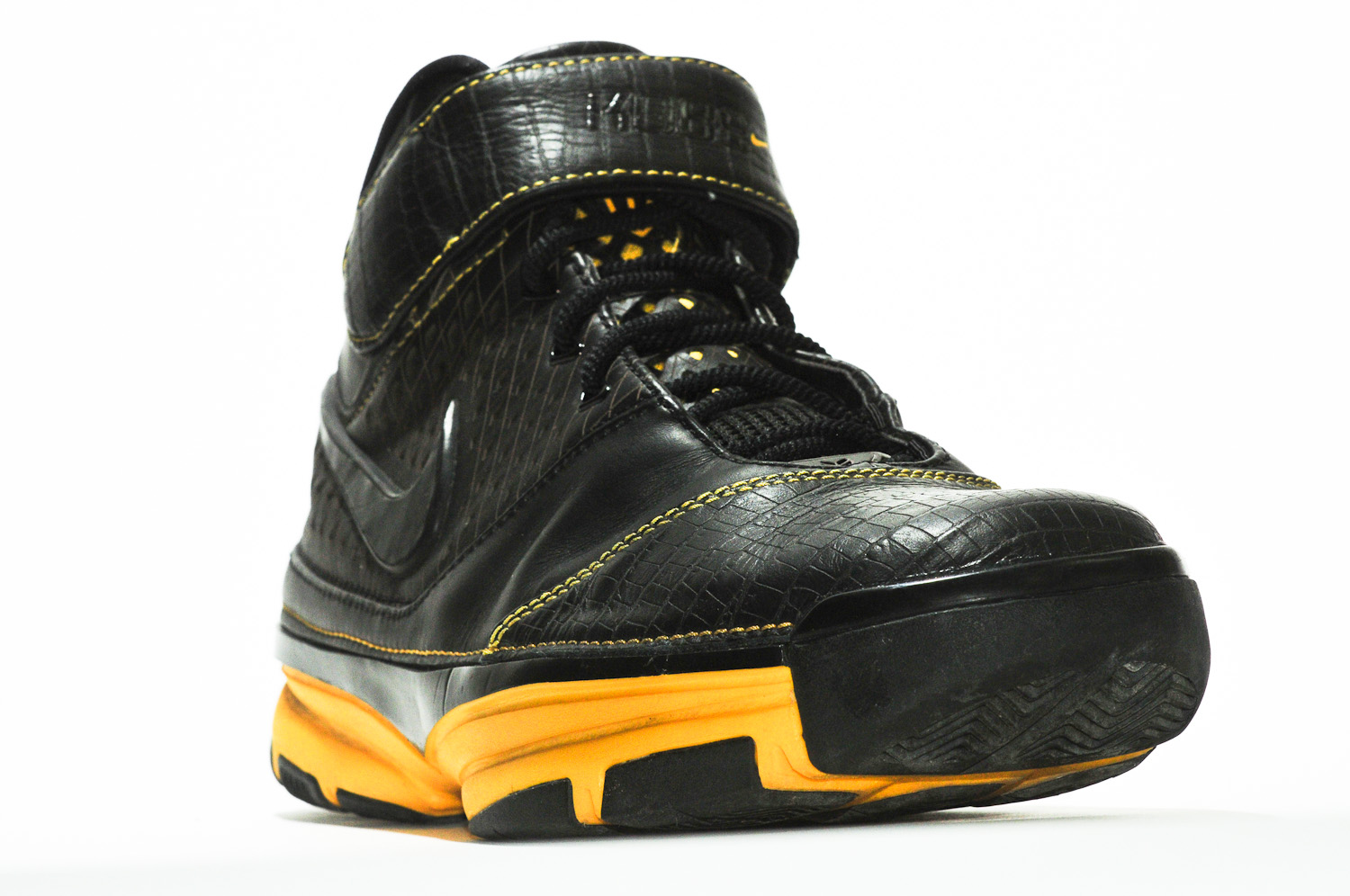 科比黑曼巴战靴,回忆科比经典