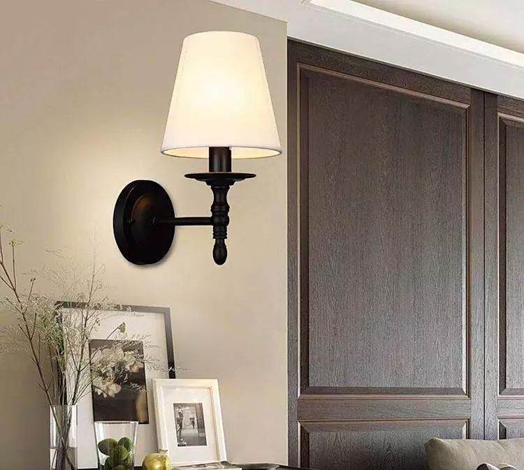 沙发墙比沙发短怎么处理好看,影视墙比沙发短了怎么办