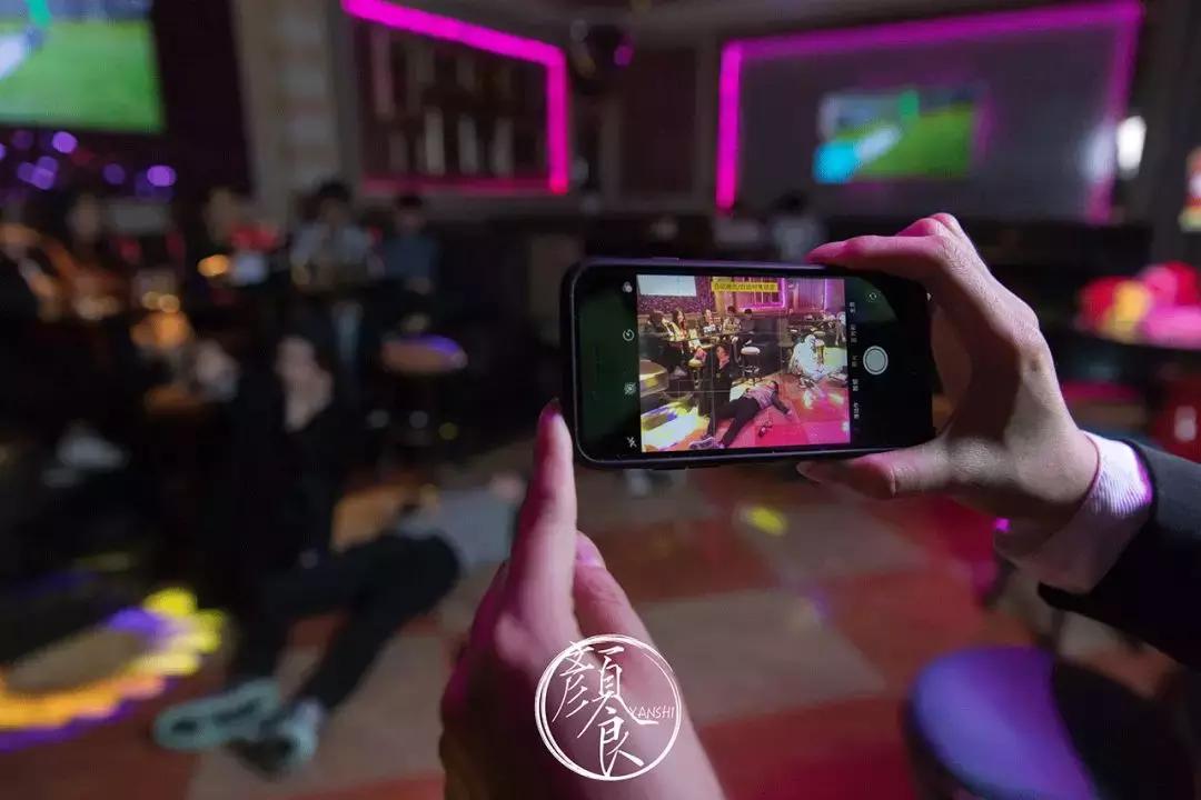 我在「纯K」中见到同一个姑娘，五次