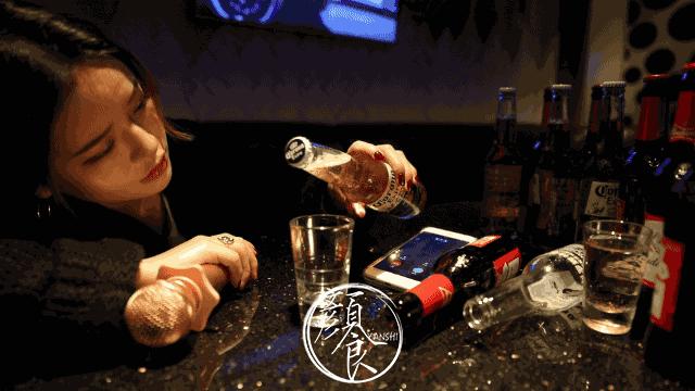 我在「纯K」中见到同一个姑娘，五次