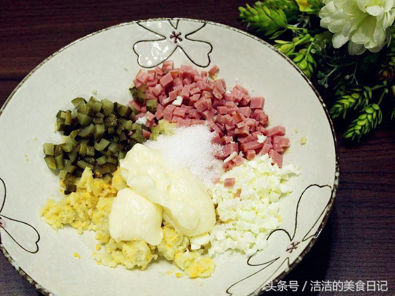 2分钟就能完成的早餐三明治，有鸡蛋还有土豆泥，味道超级赞