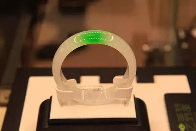 最美的翡翠玉手镯,最美玉手镯各种款式