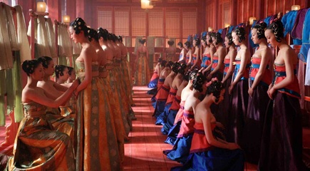 此人在1982年称帝，纳“佳丽”6人，想传“圣旨”册封蒋介石为王