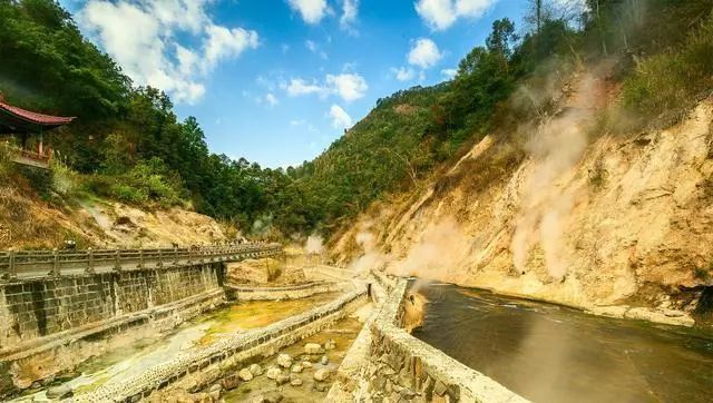 腾冲热海流连忘返,走进腾冲热海
