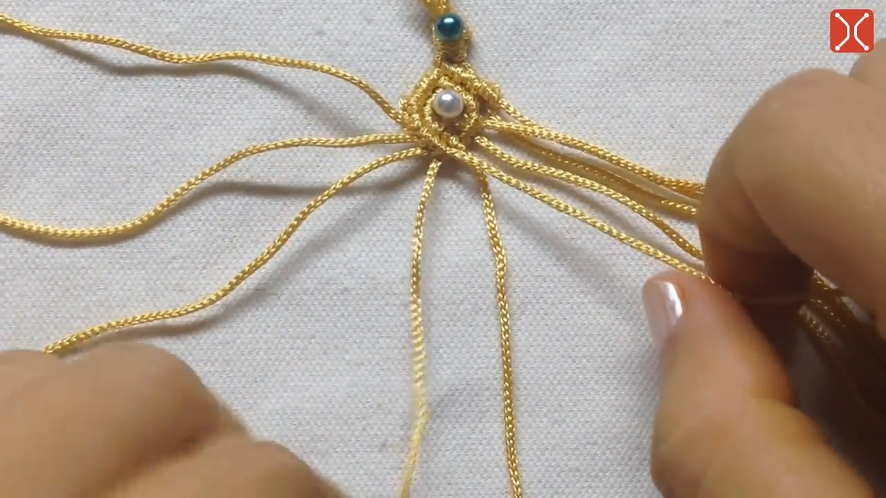 手工编绳中国结手链教程,编织中国结手链