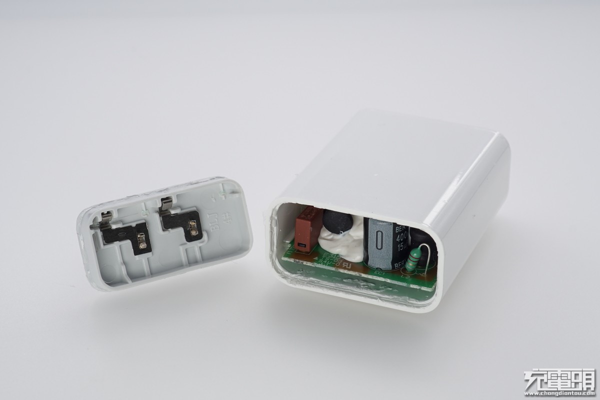 魅族充电器二换一,魅族原装充电器拆解