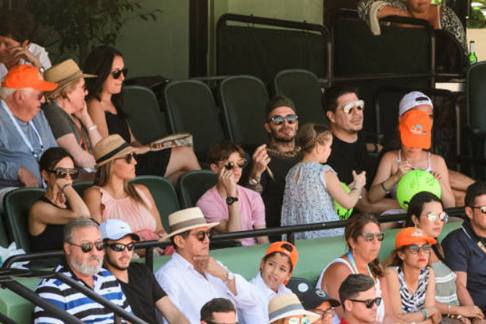 贝克汉姆带小七看球长发最为抢眼，粉丝热议：不剪头发是有道理的